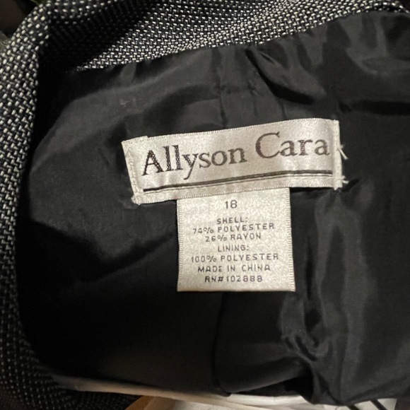 Women’s Suit Jacket size 18 - Picture 2 of 2